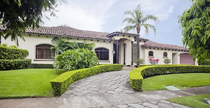 Front Yard Remodel in Santa Ana: Reimagining Your Home’s First Impression